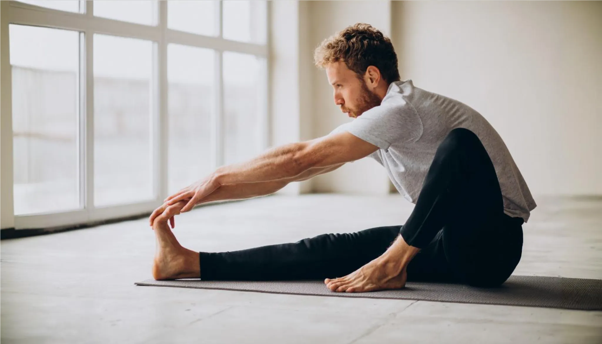 Pilates dla mężczyzn: Dlaczego coraz więcej panów wybiera tę formę aktywności?